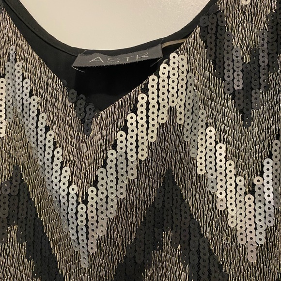 ASTR metallic tank in size small - Picture 3 of 3